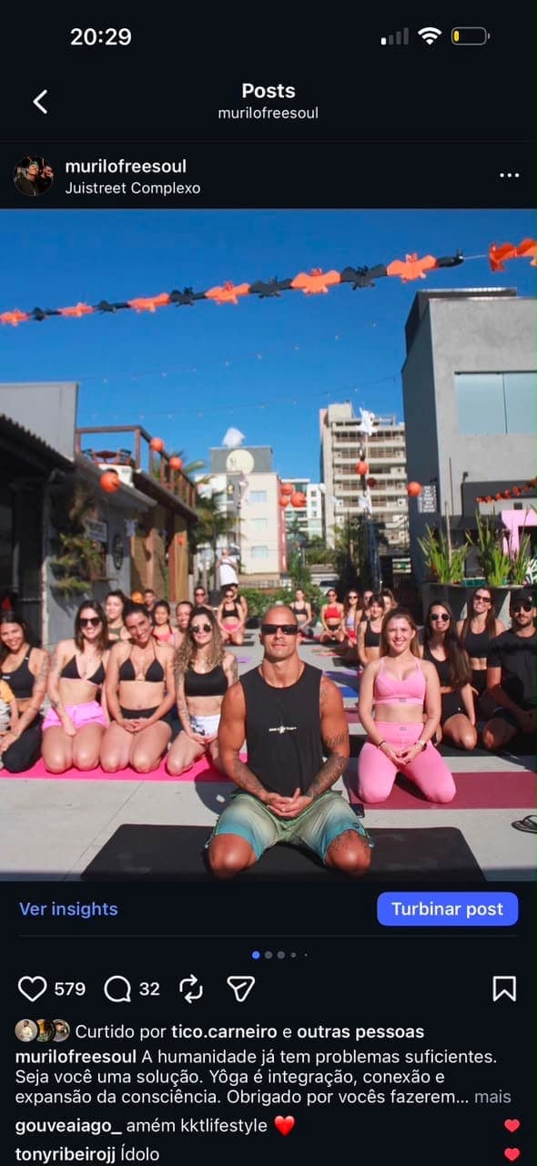 Turma reunida no rooftop após a prática