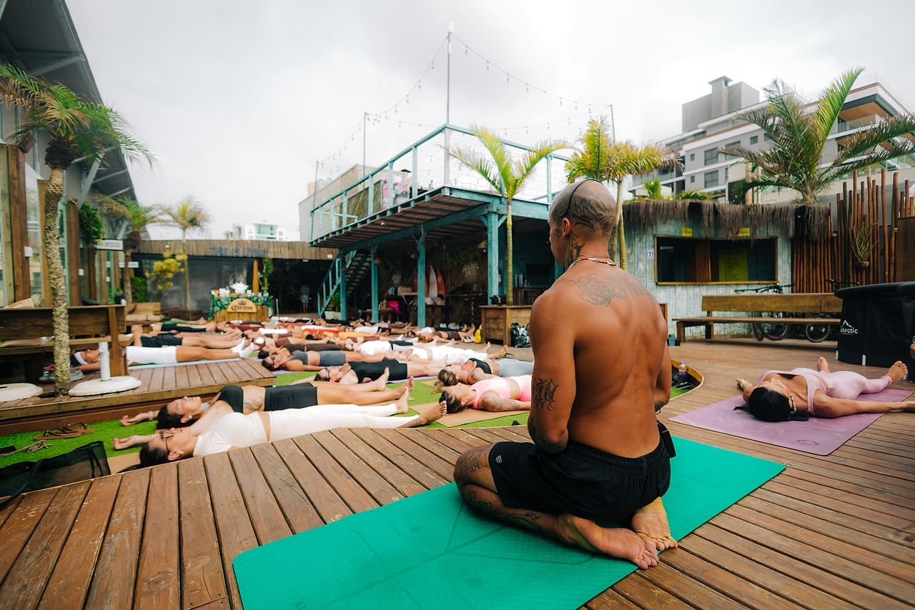 Meditação no deck ao ar livre